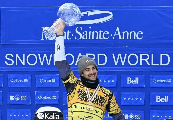 Eliot Grondin racing in a snowboard cross heat