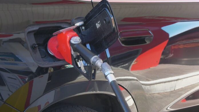 Alberta Gas Prices Fall as U.S.-Iran Ceasefire Talks Cool Oil Markets
