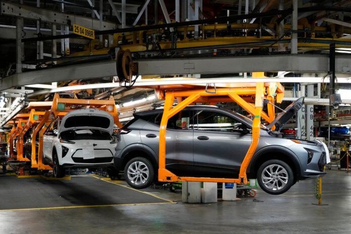 Detroit Automakers Warn CUSMA Revamp Could Cost Billions as Trade Pressure Mounts
