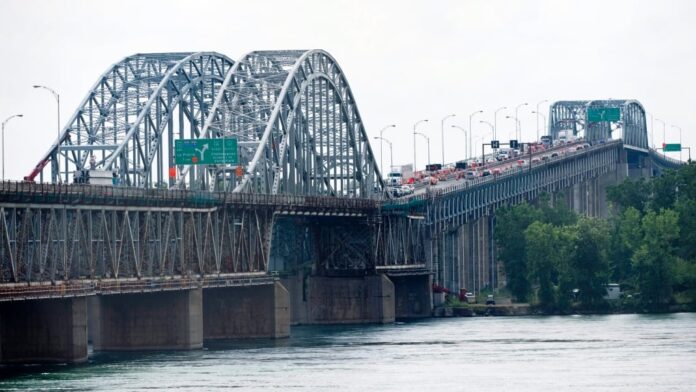 Crack Found on Honoré-Mercier Bridge Forces Indefinite Lane Closure Toward Montreal